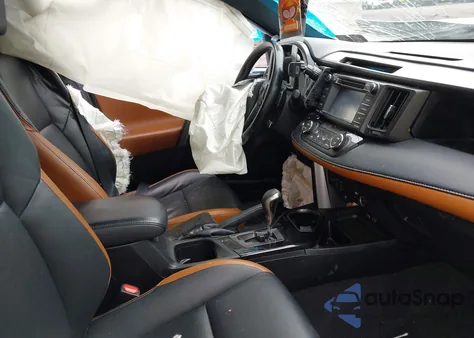 2018 Toyota Rav4 Se z USA, uszkodzony, nr VIN JTMJFREV7JJ221747